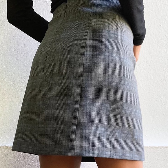 Babaton Modern Mini Skirt - Picture 4 of 8